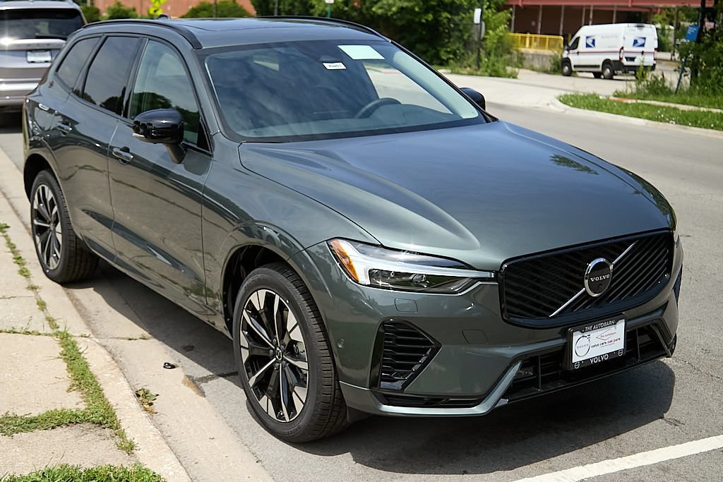 New 2026 Volvo XC60 T8 Plus w/ Protection Package Premier AWD/4WD image 4