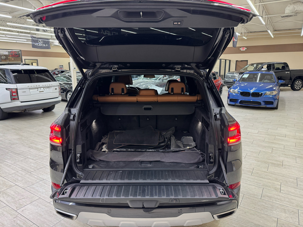 Used 2022 BMW X5 sDrive40i w/ Luxury Seating Package image 9