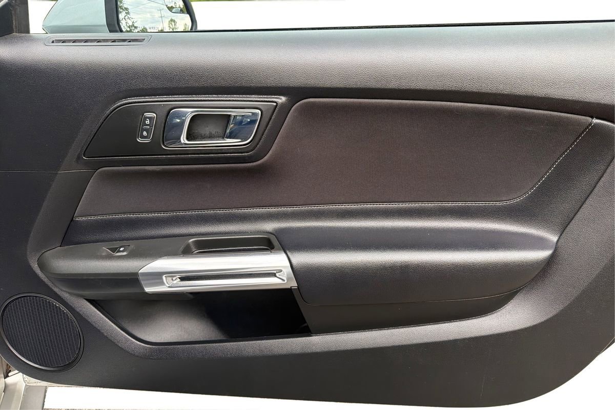 Used 2016 Ford Mustang Coupe RWD image 19