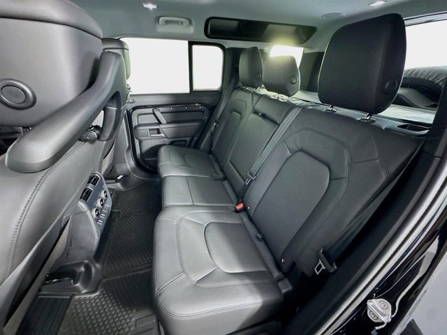 Used 2026 Land Rover Defender 110 X-Dynamic SE image 24