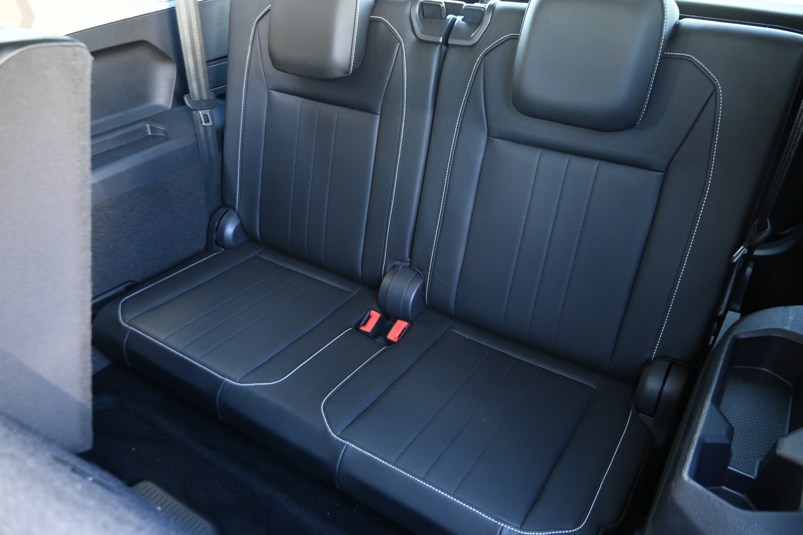 Used 2023 Volkswagen Tiguan SE w/ Panoramic Sunroof Package FWD image 14