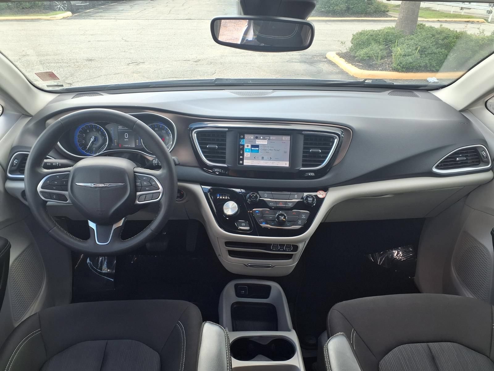 Used 2023 Chrysler Voyager LX FWD image 3