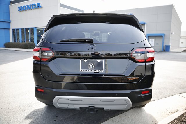 Used 2025 Honda Pilot TrailSport image 7