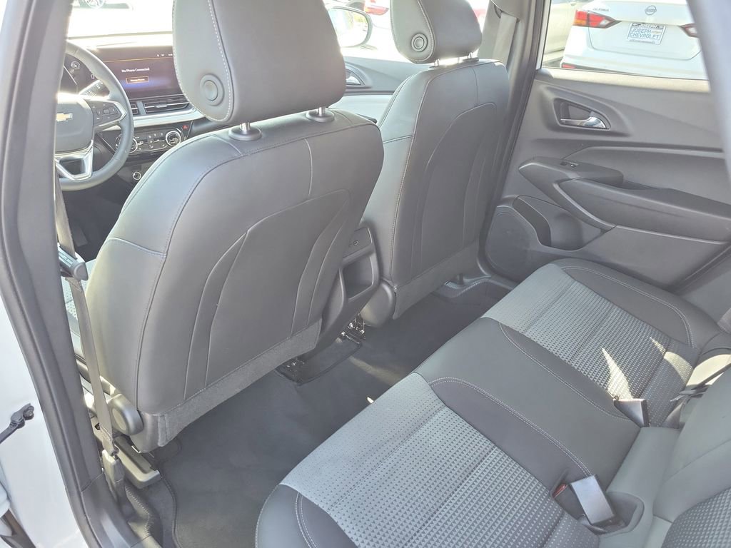 Certified 2025 Chevrolet Trax LT w/ LT Convenience Package FWD image 15