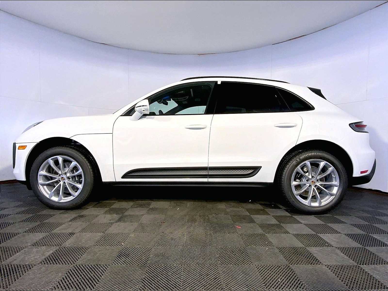 New 2025 Porsche Macan image 2