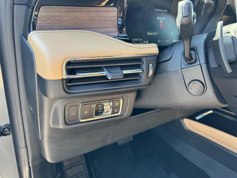 Certified 2022 Lincoln Corsair Reserve w/ Equipment Group 201A image 14