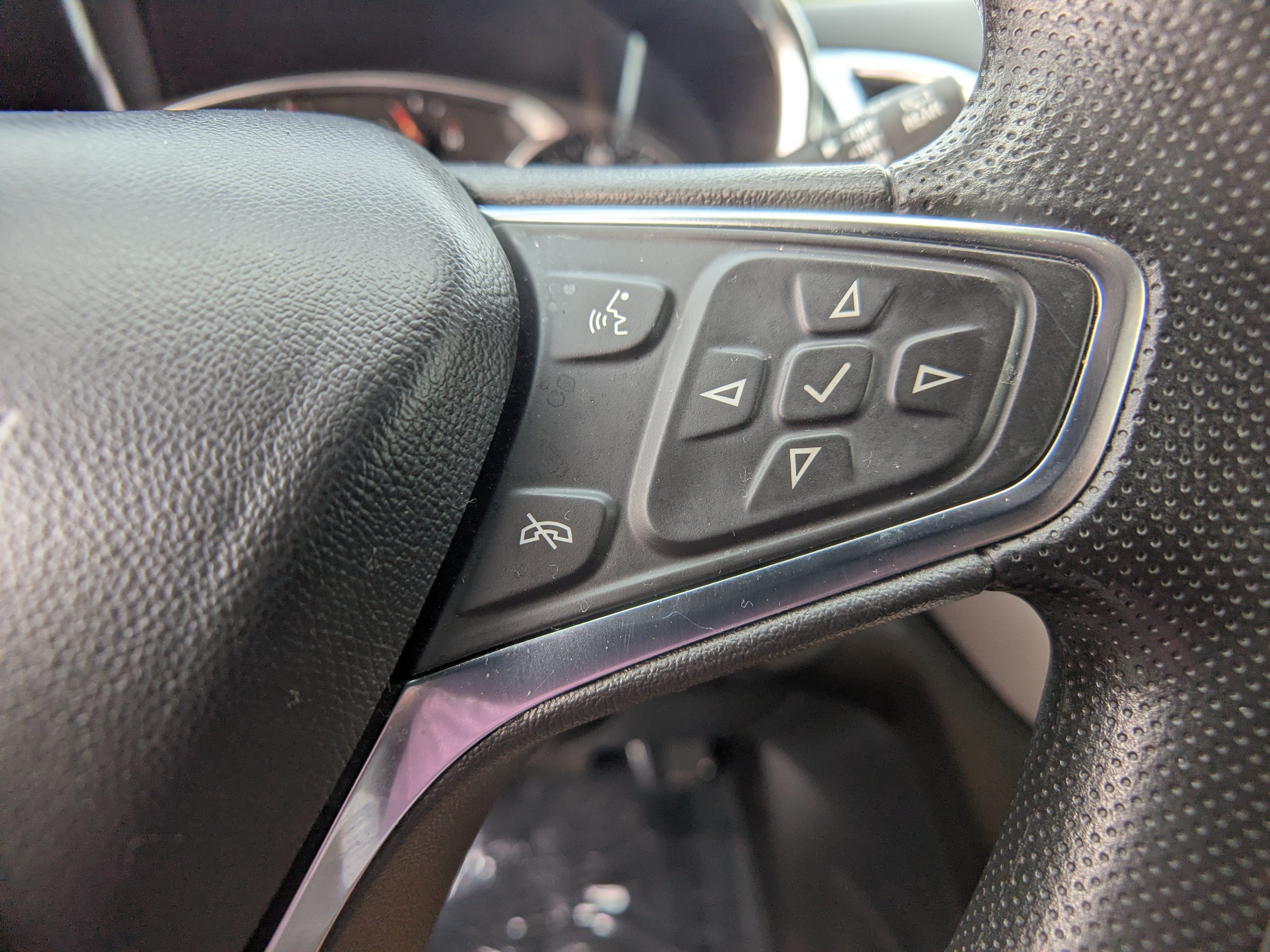 Used 2024 Chevrolet Equinox LS w/ LS Convenience Package FWD image 25