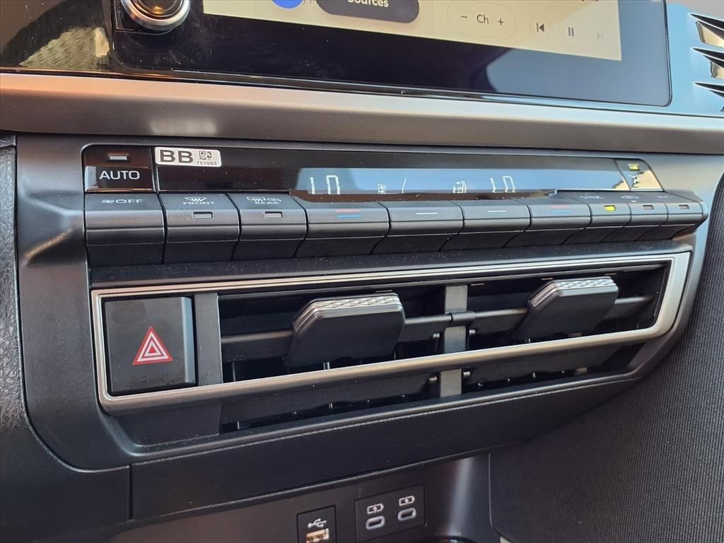 Used 2025 Toyota Camry XSE image 7