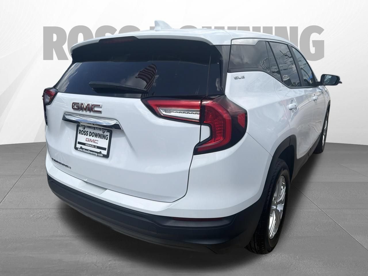 Used 2024 GMC Terrain SLE FWD image 4