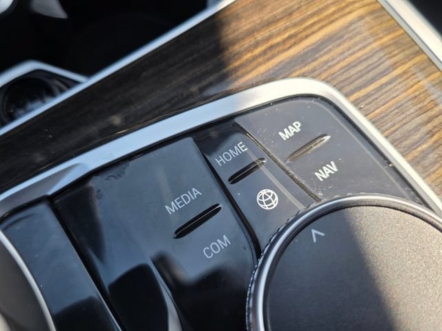 Used 2021 BMW X7 xDrive40i w/ Premium Package AWD/4WD image 45