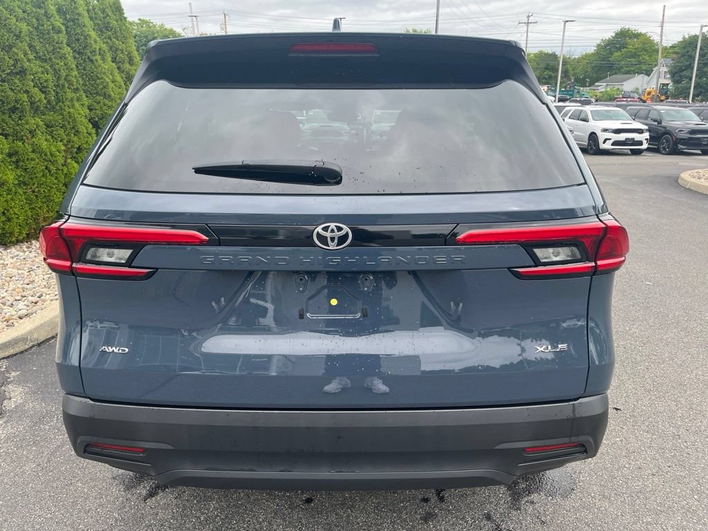 Used 2024 Toyota Grand Highlander AWD image 5