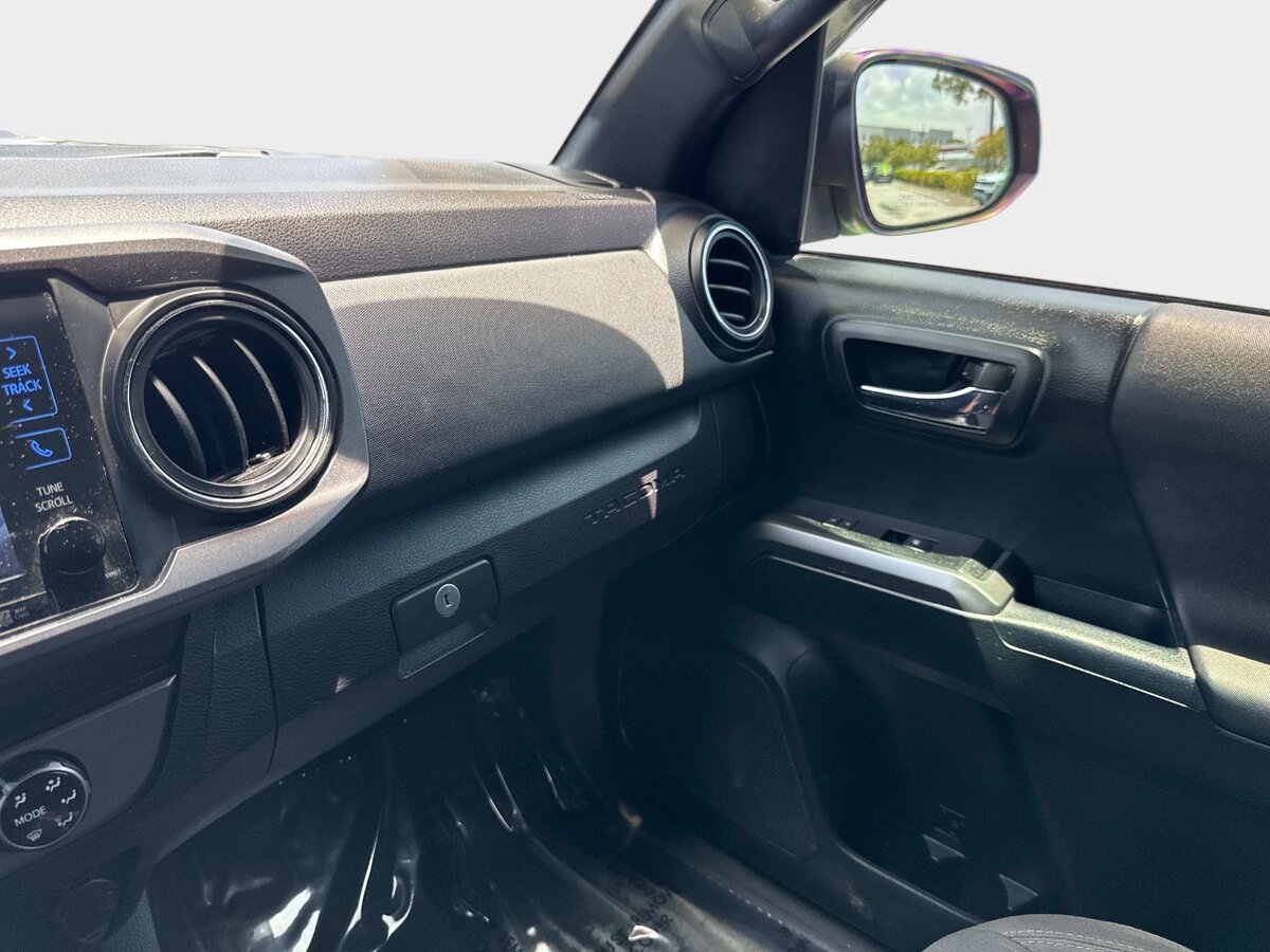 Used 2017 Toyota Tacoma TRD Sport w/ Tow Package AWD/4WD image 23