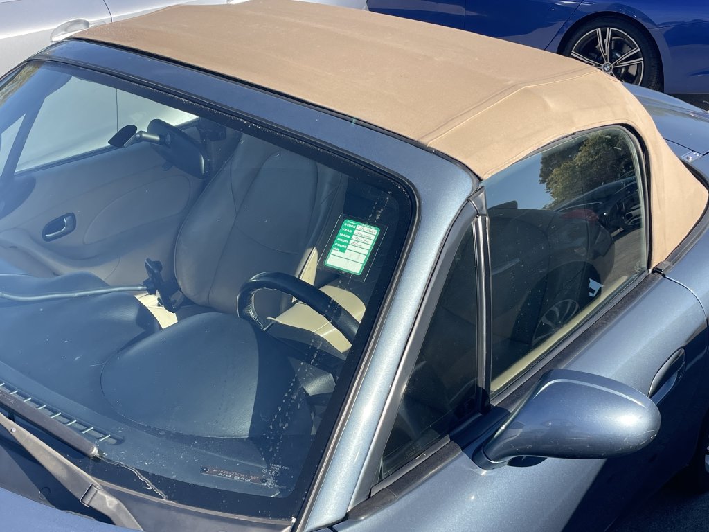 Used 2005 MAZDA MX-5 Miata LS RWD image 10