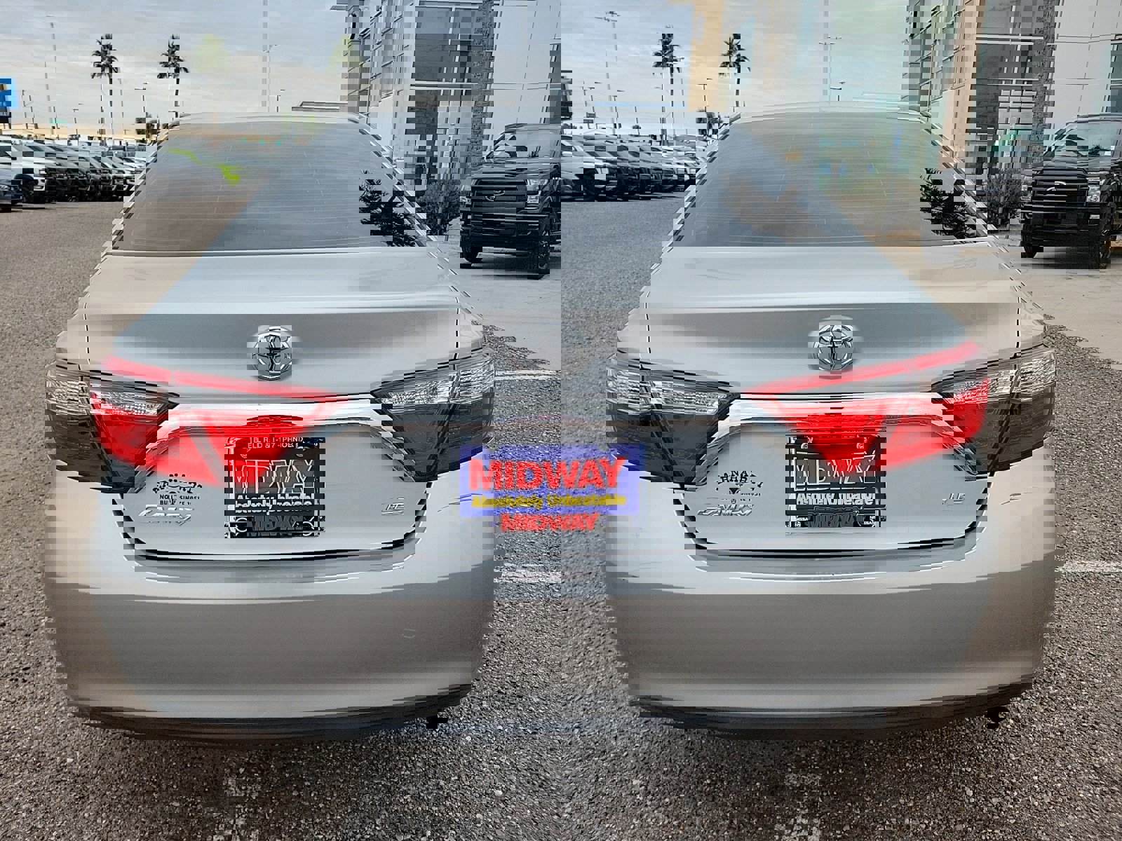 Used 2016 Toyota Camry LE image 7