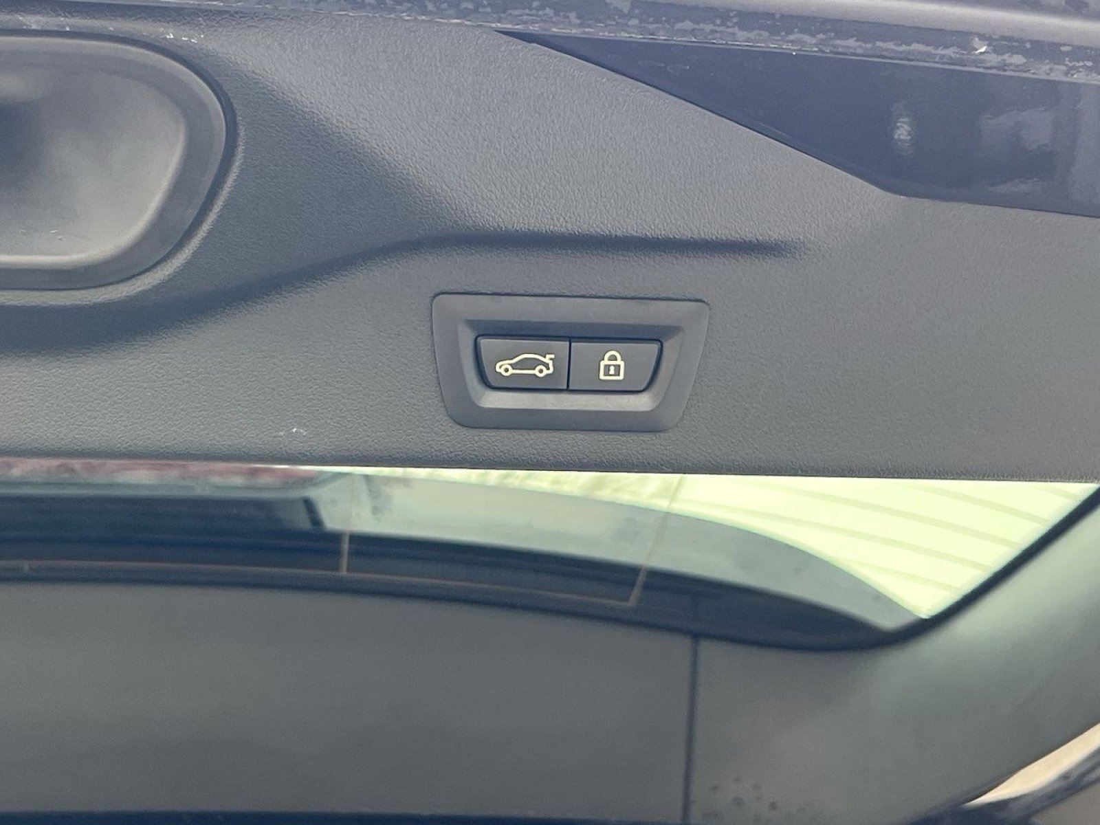 Used 2022 BMW X7 xDrive40i w/ M Sport Package image 29