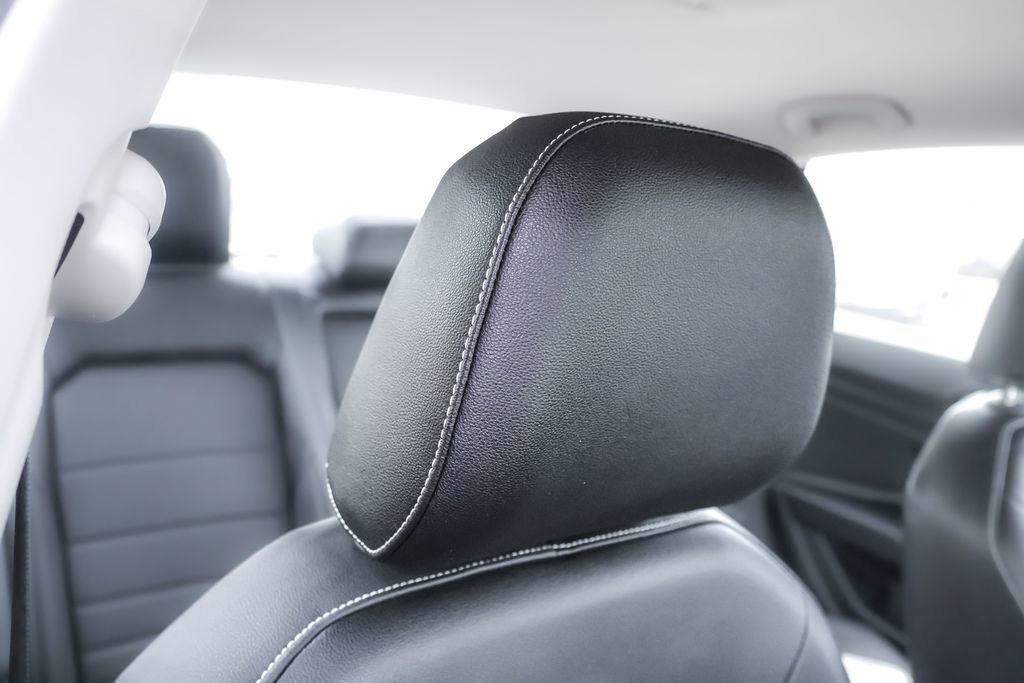 Certified 2023 Volkswagen Jetta SE FWD image 32