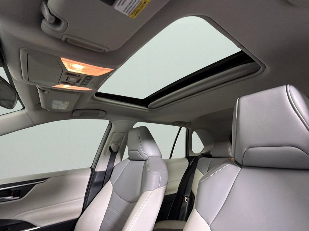 Used 2020 Toyota RAV4 XLE Premium FWD image 26