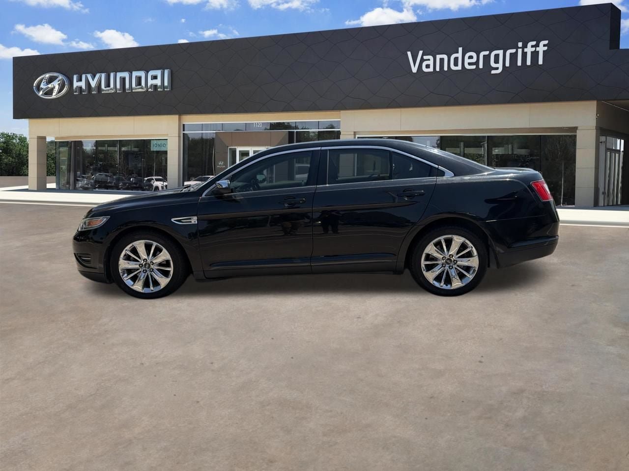 Used 2010 Ford Taurus Limited FWD image 3