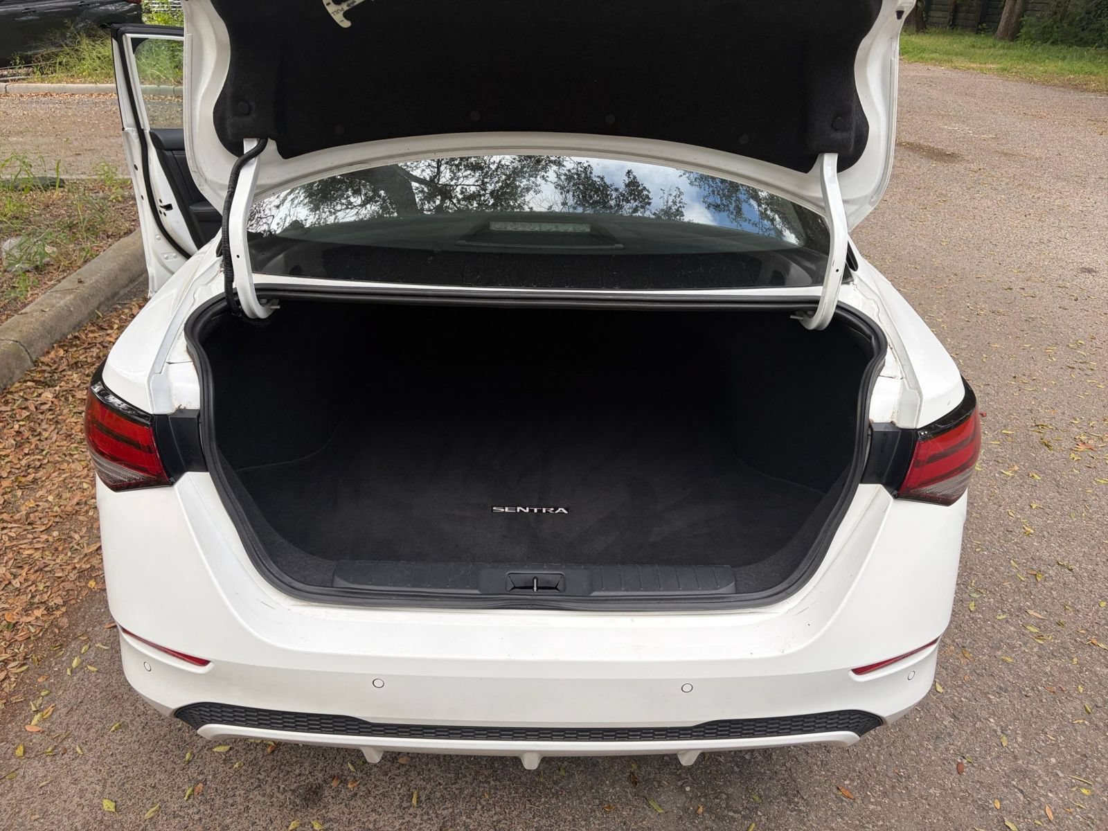 Used 2025 Nissan Sentra SV FWD image 29