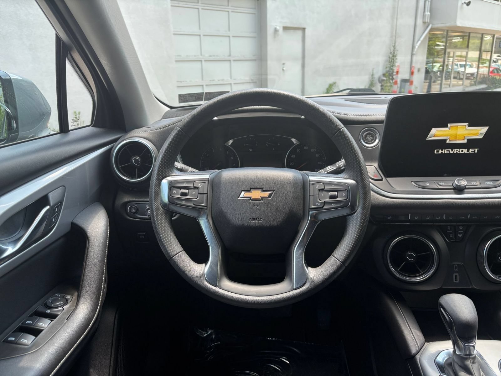 Used 2025 Chevrolet Blazer LT FWD image 36