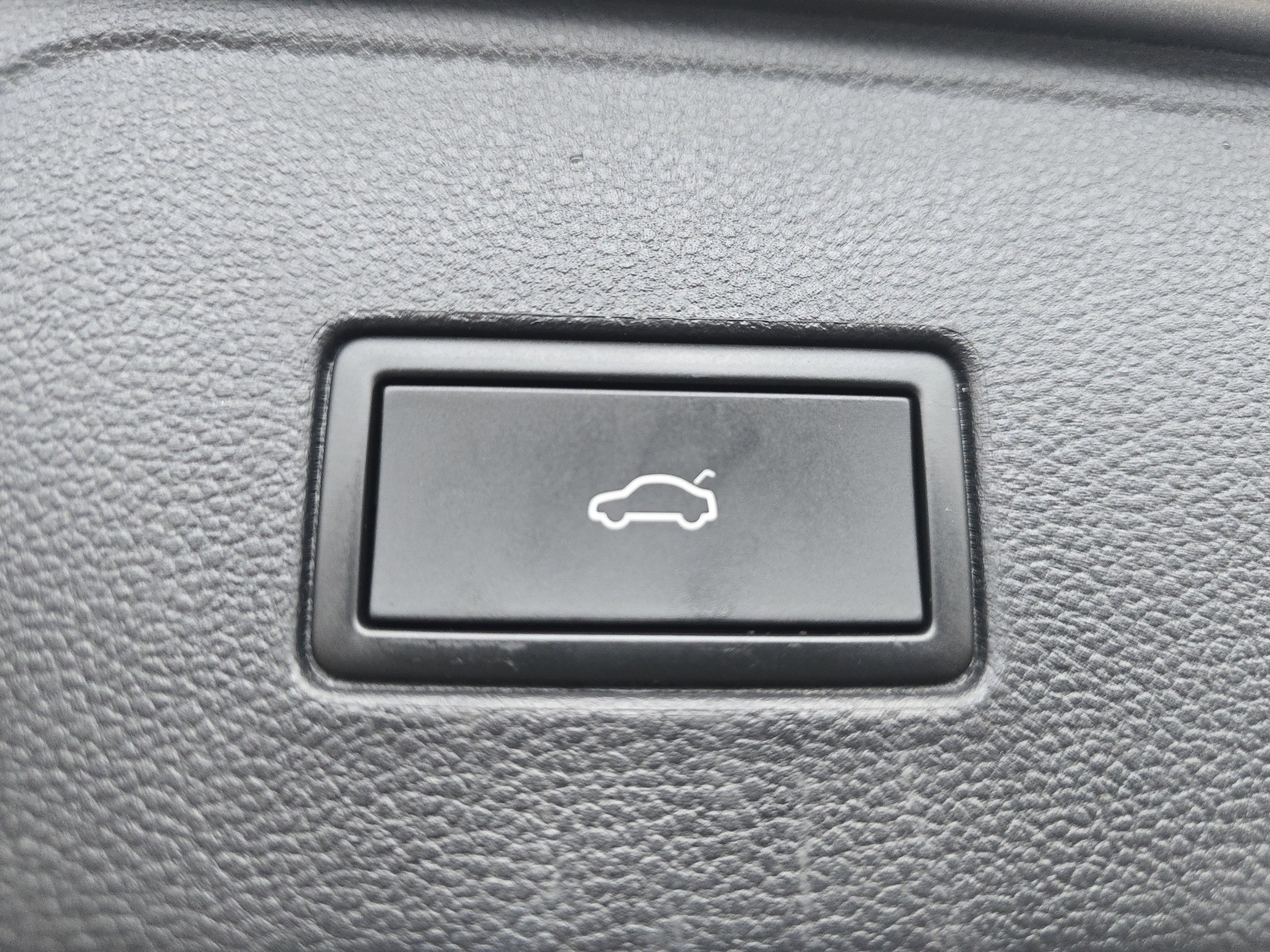 Used 2023 Volkswagen Atlas SEL Premium AWD/4WD image 18