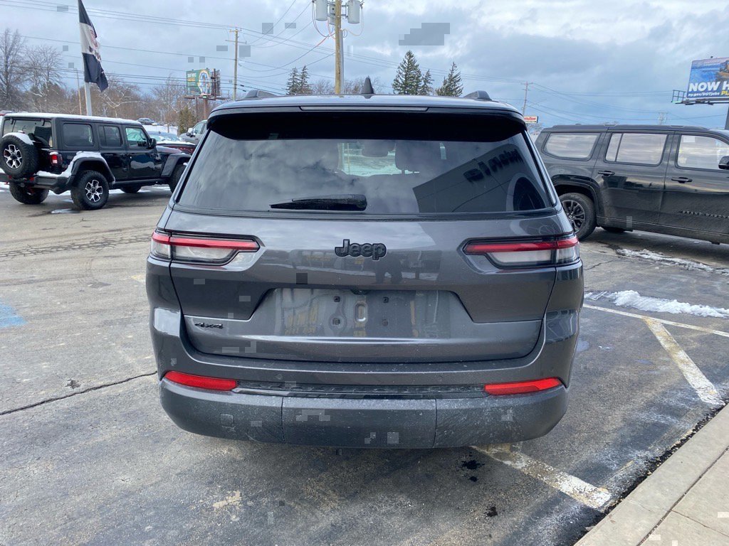 Used 2024 Jeep Grand Cherokee L Altitude image 4