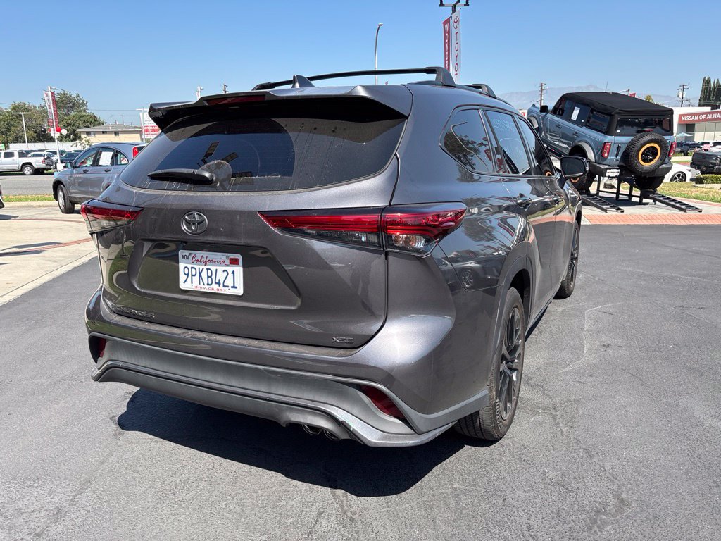 Used 2021 Toyota Highlander XSE FWD image 4