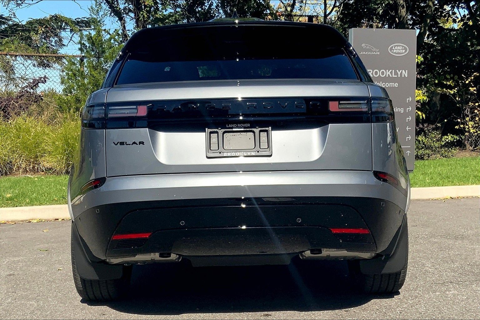 New 2026 Land Rover Range Rover Velar Dynamic SE image 4