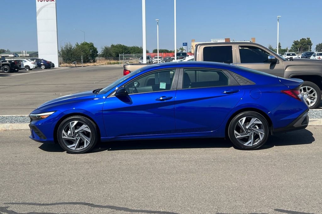 Used 2025 Hyundai Elantra Sport FWD image 9