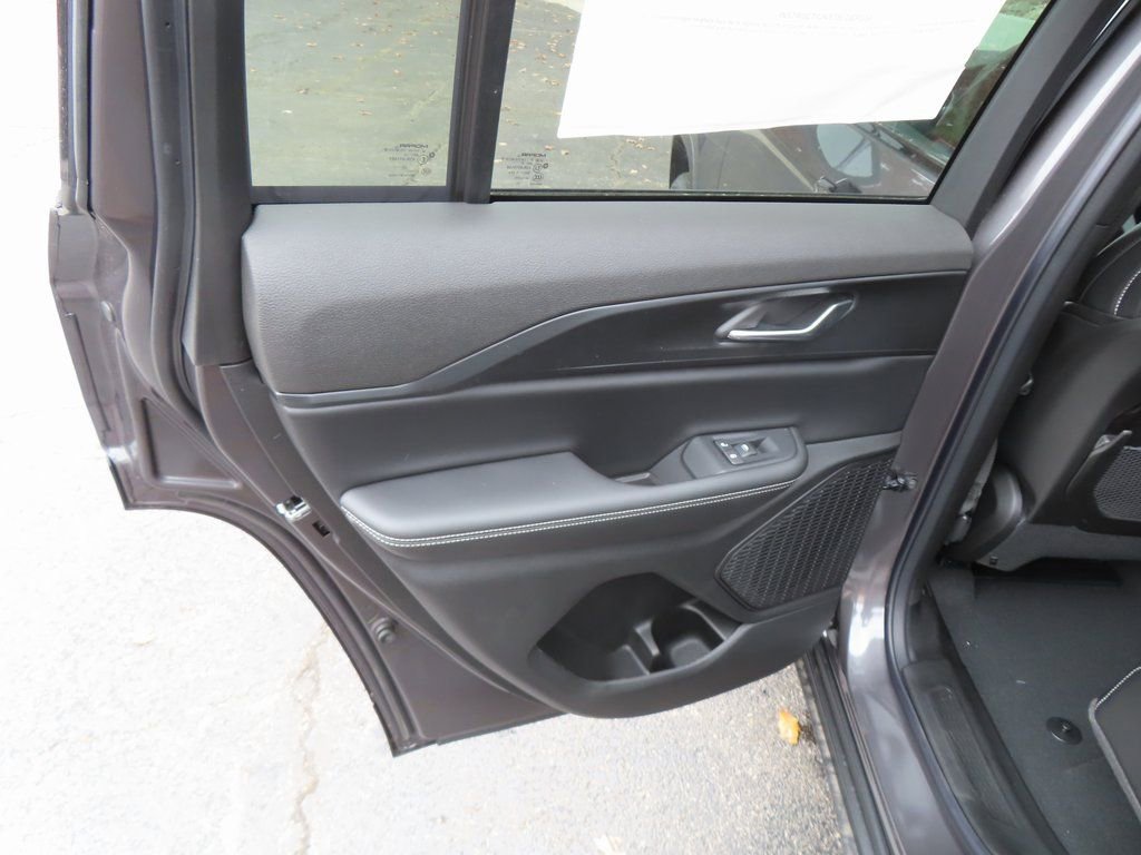 New 2025 Jeep Grand Cherokee Altitude image 23