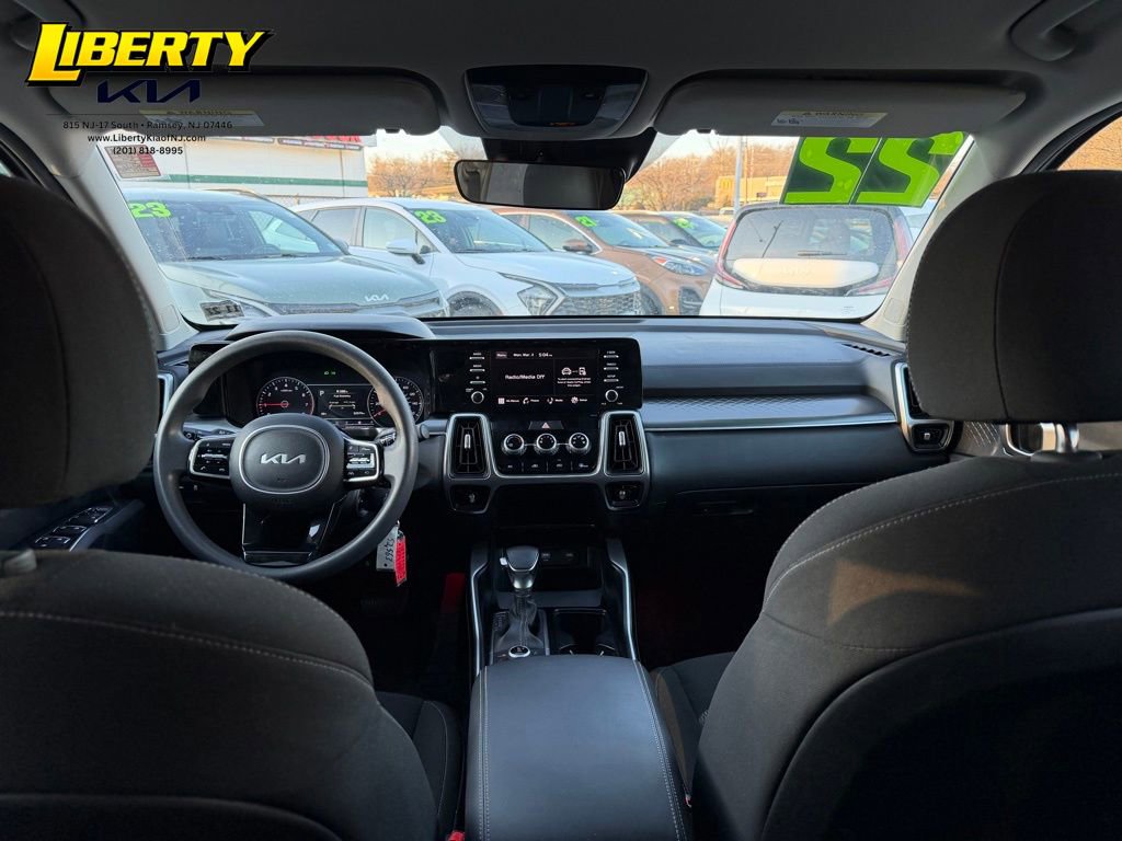Used 2022 Kia Sorento LX image 13