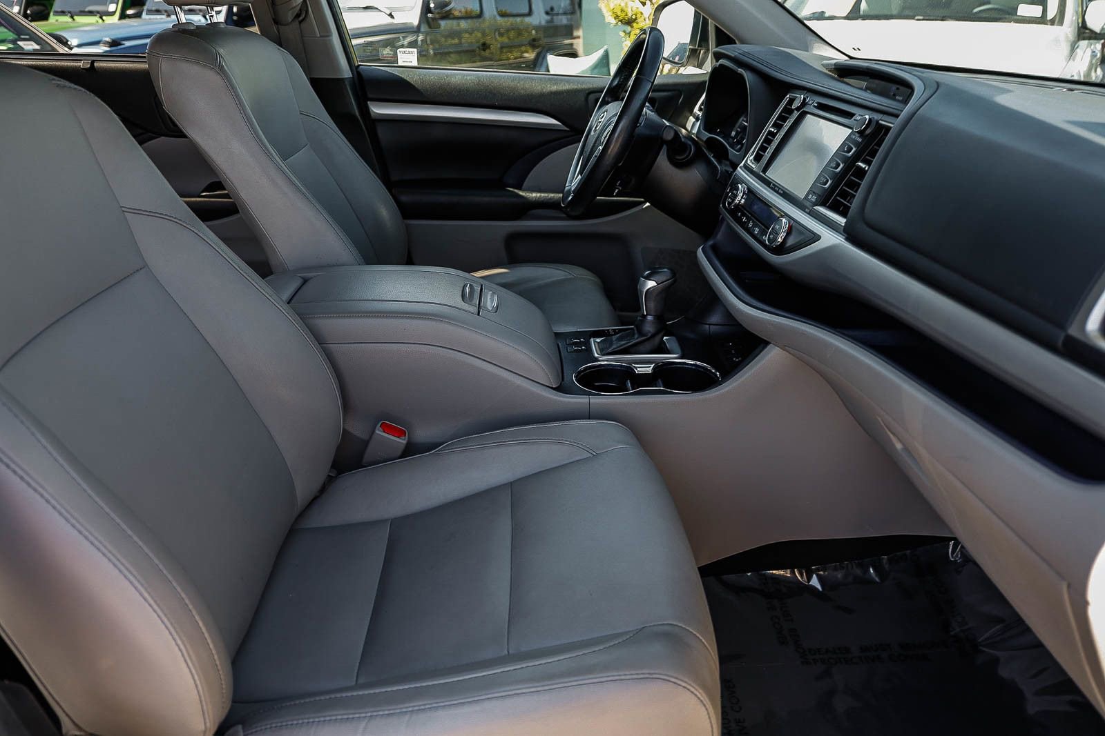 Used 2017 Toyota Highlander XLE image 18