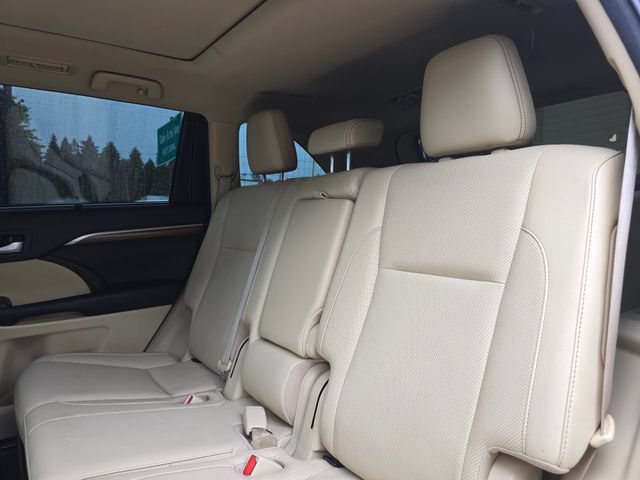 Used 2017 Toyota Highlander Limited Platinum AWD/4WD image 17