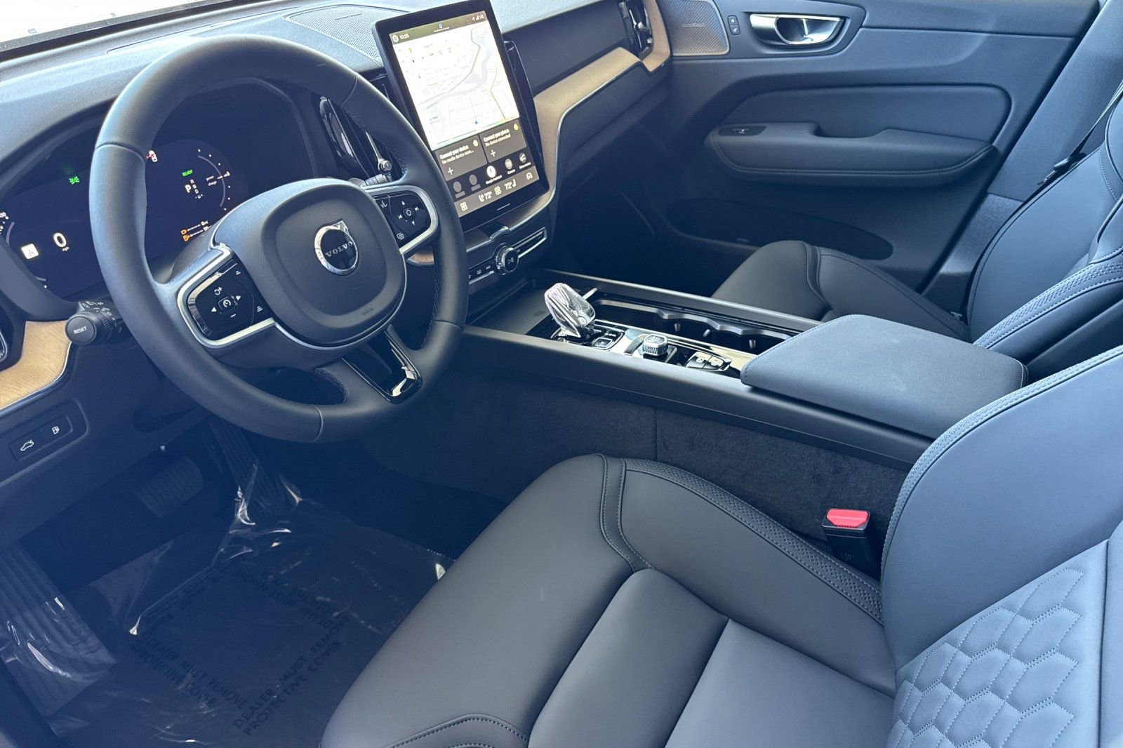 New 2026 Volvo XC60 T8 Plus w/ Climate Package AWD/4WD image 12