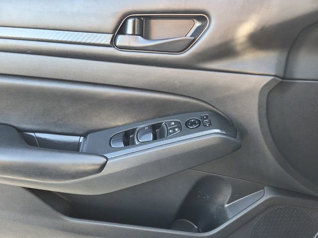 Used 2024 Nissan Altima 2.5 S FWD image 24