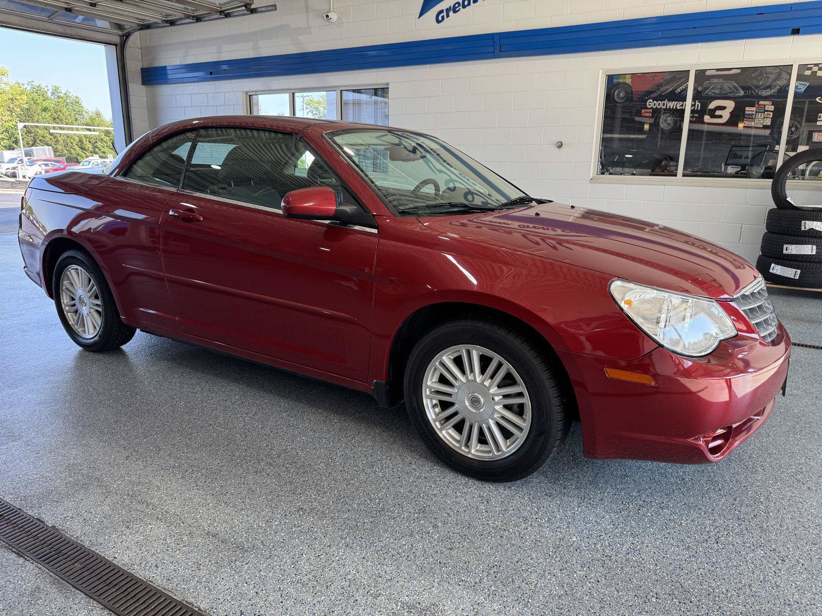 Used 2008 Chrysler Sebring Touring w/ Electronics Convenience Group FWD image 12