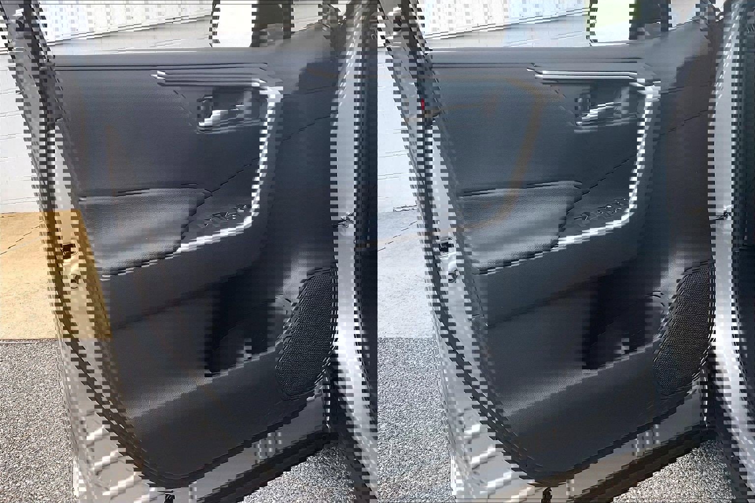 Used 2023 Toyota RAV4 SE image 28