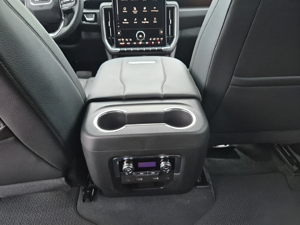 New 2026 GMC Yukon Denali w/ Denali Reserve Package AWD/4WD image 31
