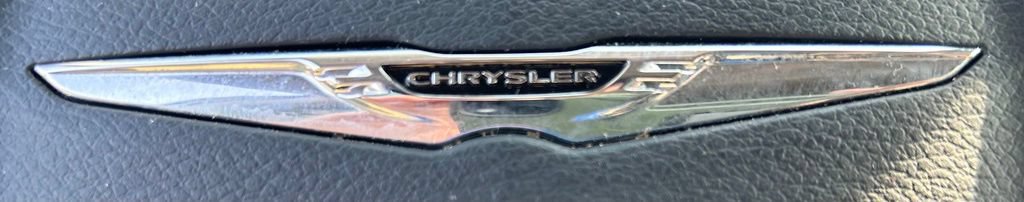 Used 2023 Chrysler Pacifica Touring-L AWD/4WD image 52