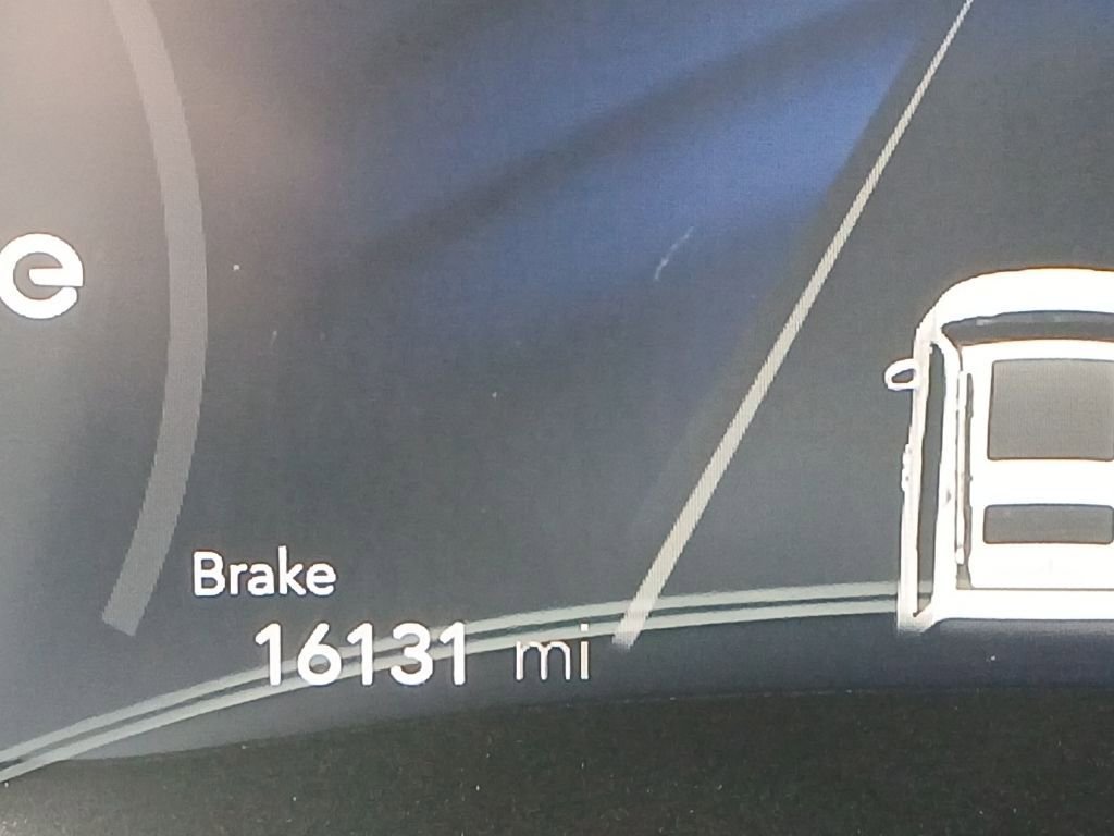 Used 2024 Chrysler Pacifica Premium image 13