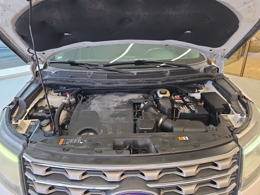 Used 2017 Ford Explorer XLT w/ Equipment Group 202A FWD image 29