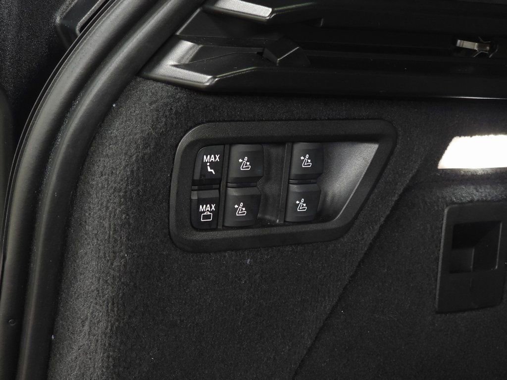 Used 2021 BMW X7 M50i image 9