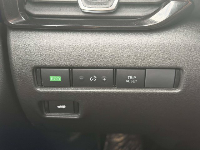 Used 2025 Nissan Sentra SV FWD image 24