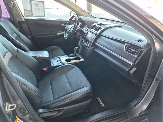 Used 2014 Toyota Camry SE FWD image 5