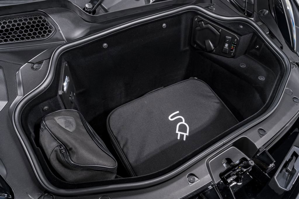 Used 2025 Lamborghini Revuelto image 43