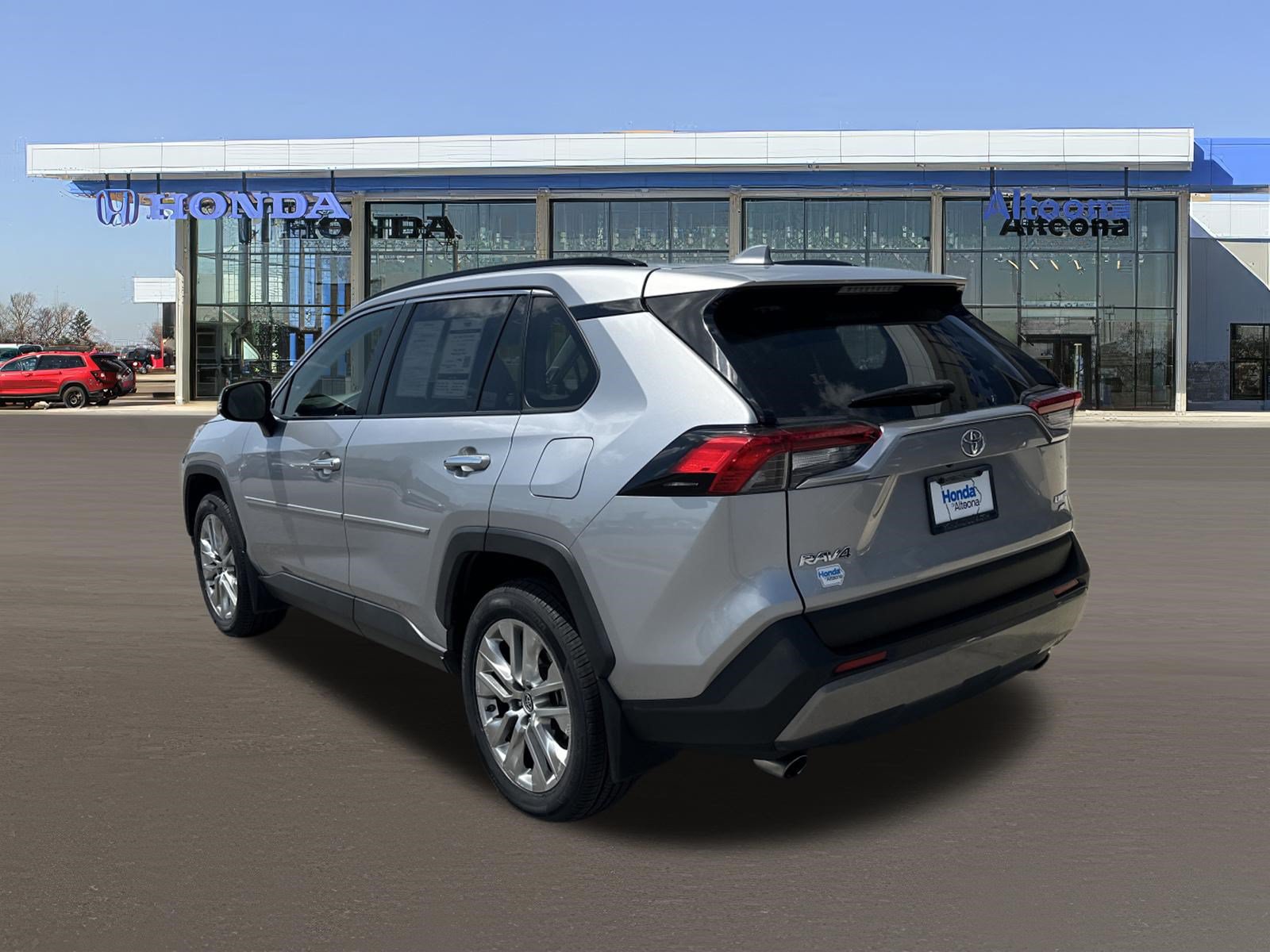 Used 2019 Toyota RAV4 Limited w/ Advanced Technology Package AWD/4WD image 3