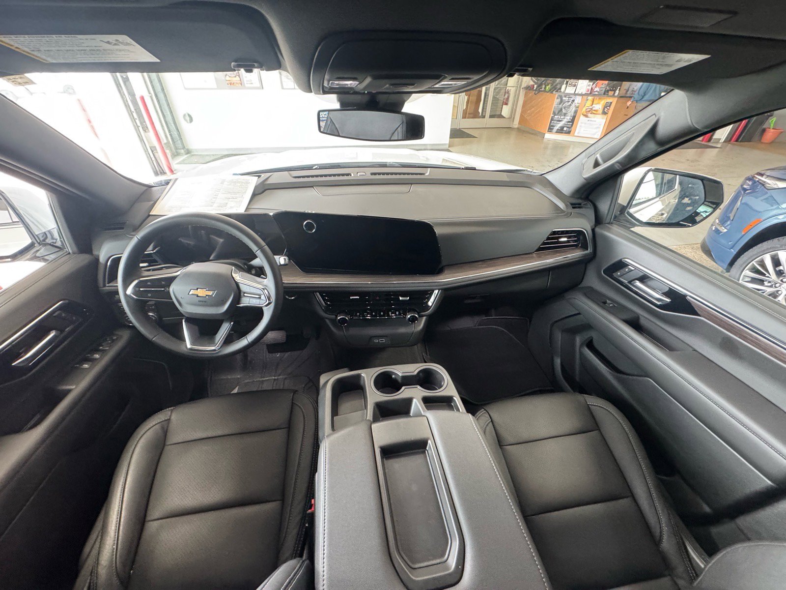 Used 2025 Chevrolet Suburban LS image 14