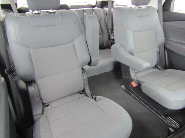 Used 2025 Ford Explorer Active AWD/4WD image 3
