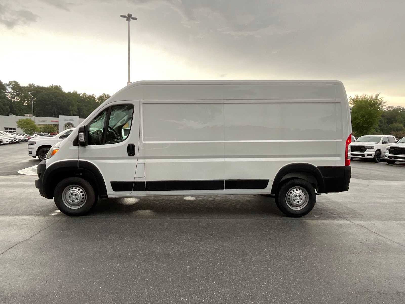 Used 2024 RAM ProMaster 2500 w/ Convenience Group FWD image 2
