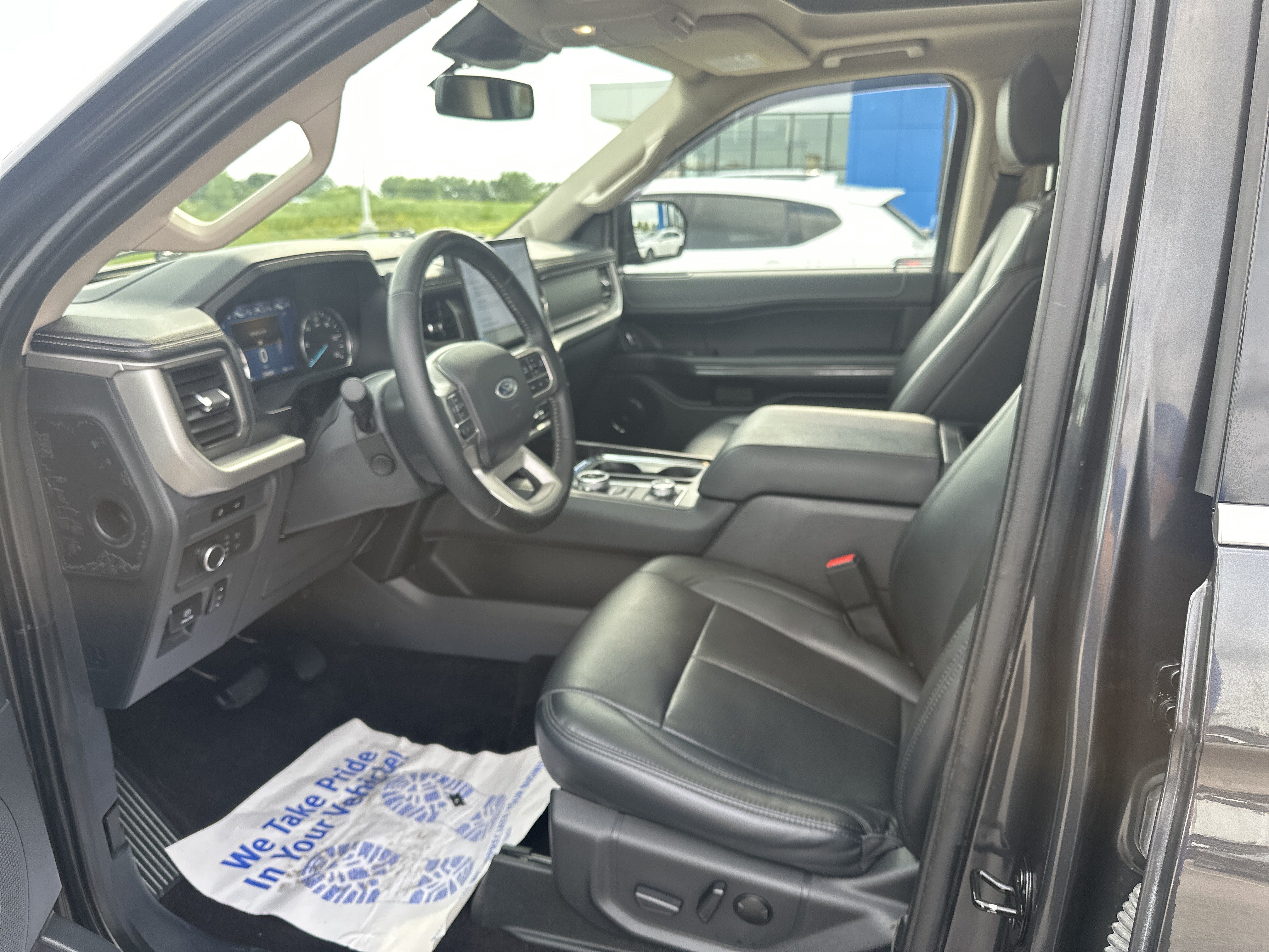 Used 2023 Ford Expedition XLT AWD/4WD image 10